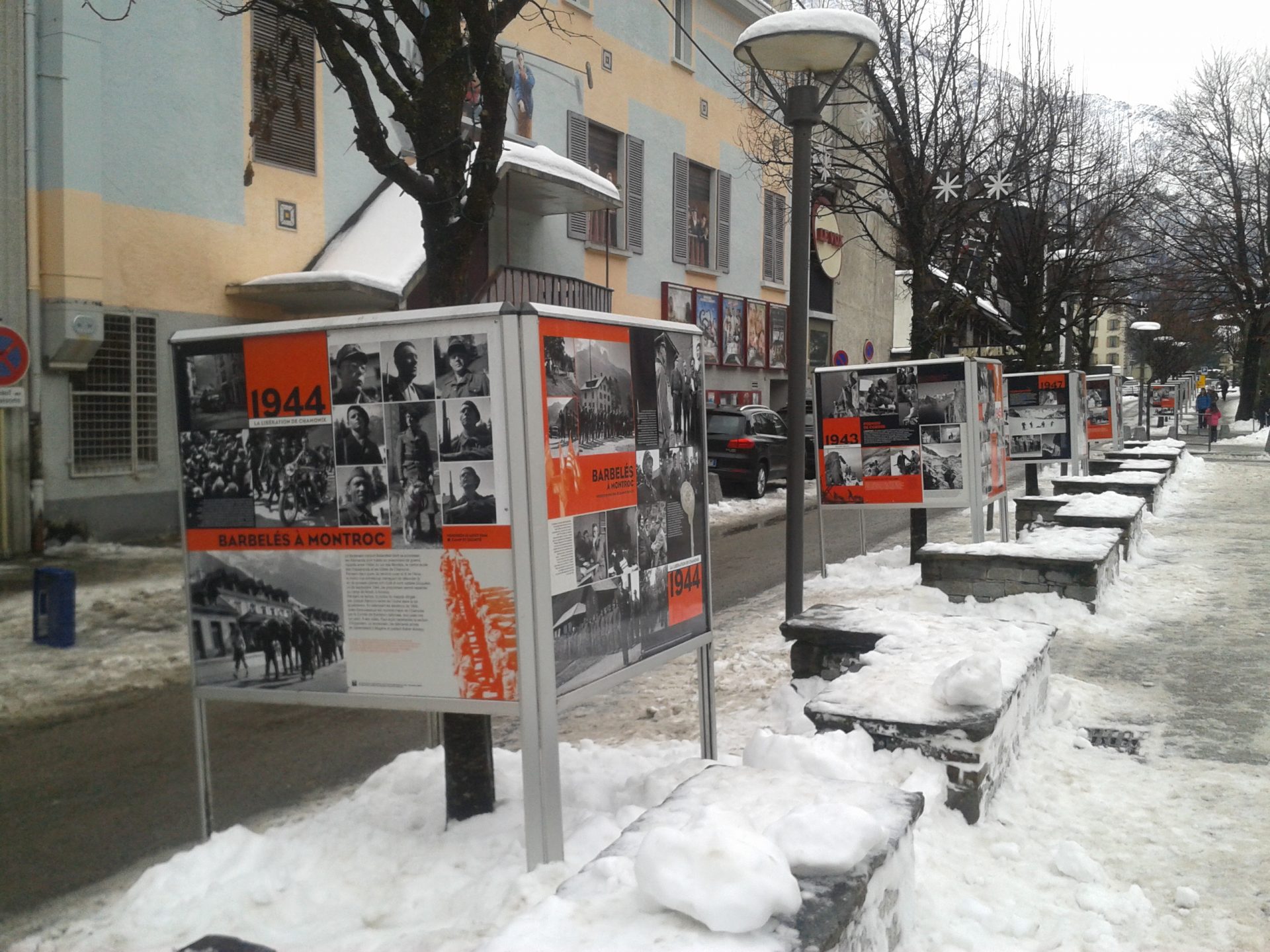 Support d'affichage extérieur