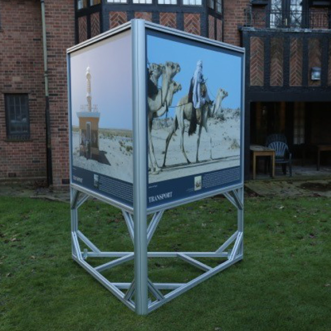 Présentoir triangulaire