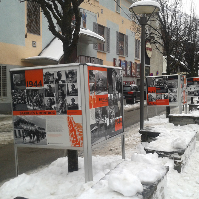 Support d'affichage extérieur